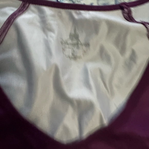 Mickey Mouse top and cropped leggings outfit - Picture 7 of 8